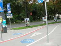 歩道と自転車道の線がはっきりと記されている